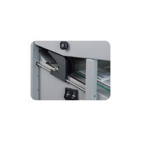 Automatic outfeed rollers