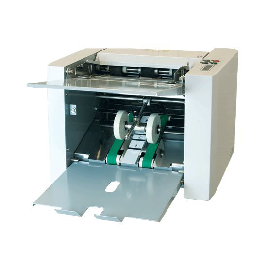 Integrated output conveyor for neat and sequential stacking