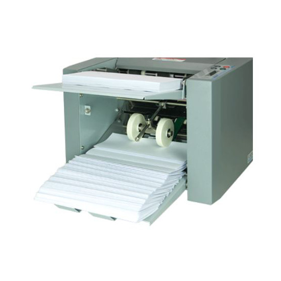Integrated output conveyor for neat and sequential stacking