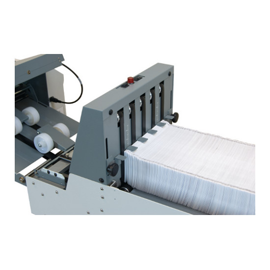 Vertical paper stop adjusts to document sizes and fold types up to 7"
