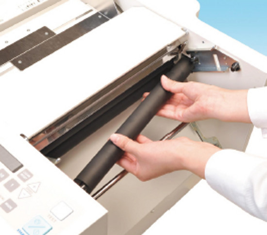 QUICK RELEASE ROLLERS - The quick release rollers make regular maintenance and cleaning easy