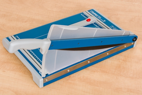 Dahle 560 Guillotine Paper Cutter 13 3/8'' with Safety Shield - DAHLE 560