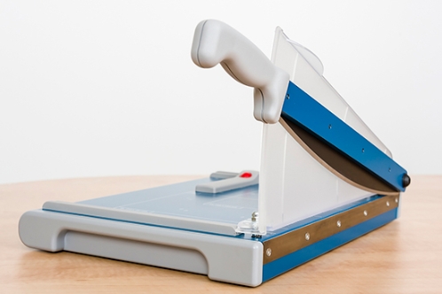 Dahle 560 Guillotine Paper Cutter 13 3/8'' with Safety Shield - DAHLE 560