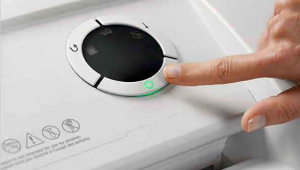 The easy-to-use Command Dial controls all of the shredder's functions including power up, reverse, and continuous run.